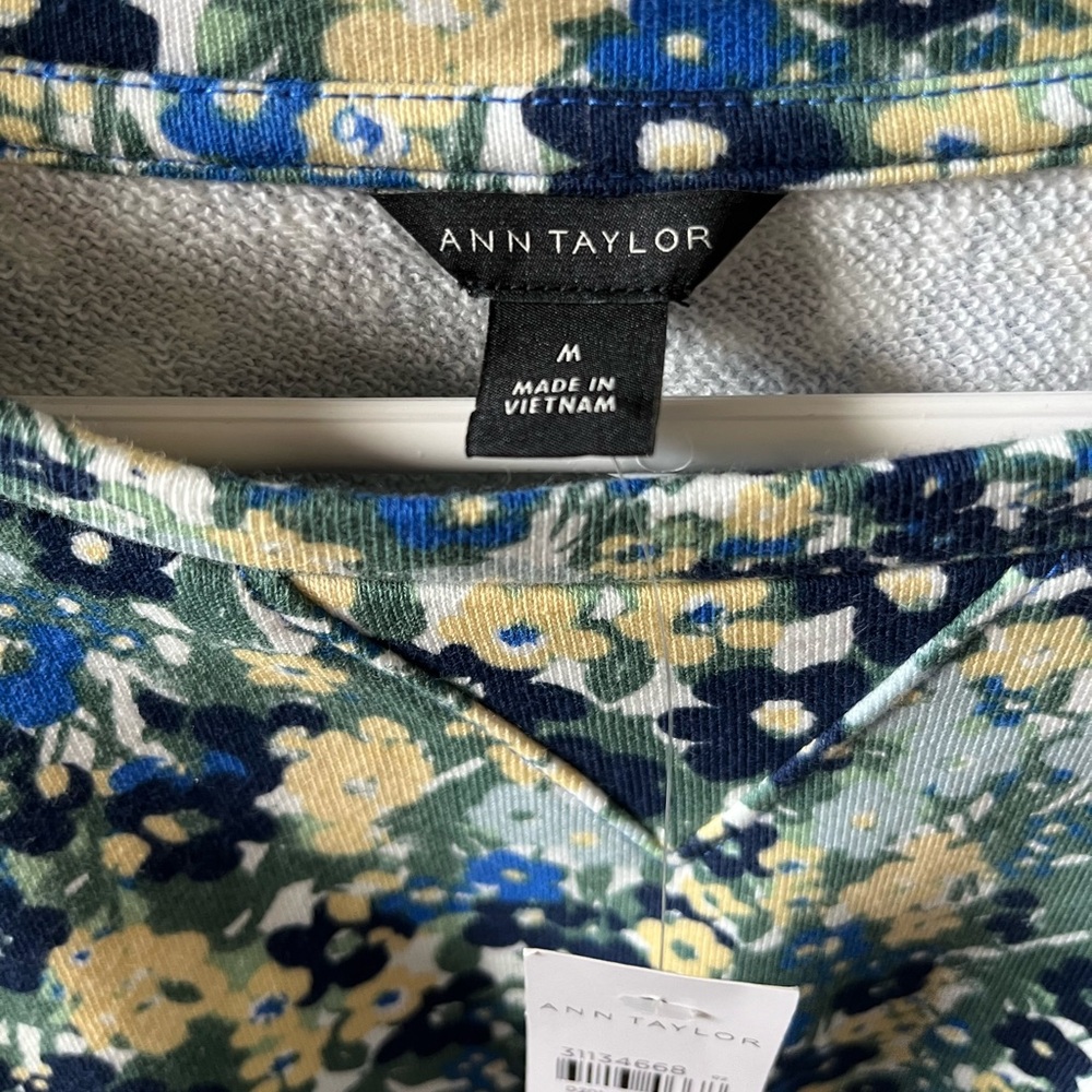 Ann Taylor Women’s Floral Print Sweatshirt Size M Multicolor 100% Cotton NWT - Picture 8 of 9